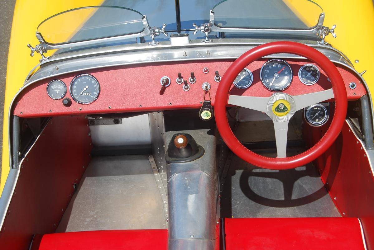 スーパー7の本2冊 LOTUS SEVEN SUPER7 定価7800円 英国のスポーツカー
